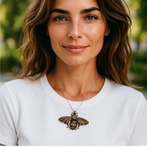 Beautiful bee necklace! New